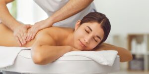 Ξεκλειδώστε τα μυστικά των αποτελεσματικών τεχνικών μασάζ για την πλάτη-Massagepoint