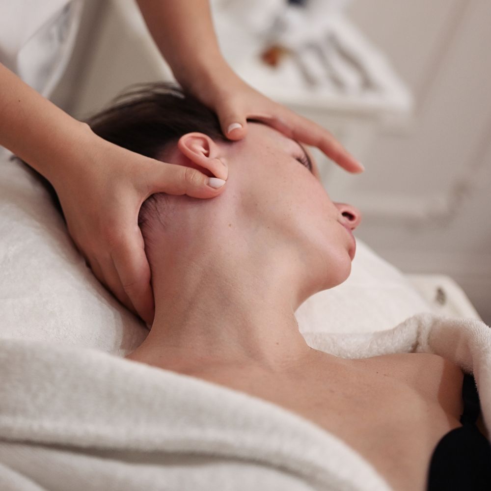 Μασάζ αυχένα ασκήσεις: 3 Αποτελεσματικές Τεχνικές-Massagepoint